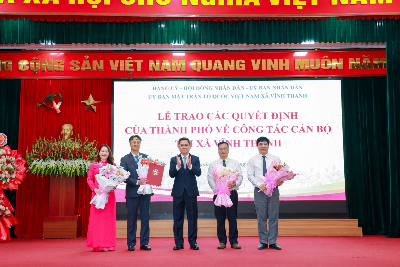 LỄ TRAO CÁC QUYẾT ĐỊNH CỦA THÀNH PHỐ HÀ NỘI- Ảnh 3.
