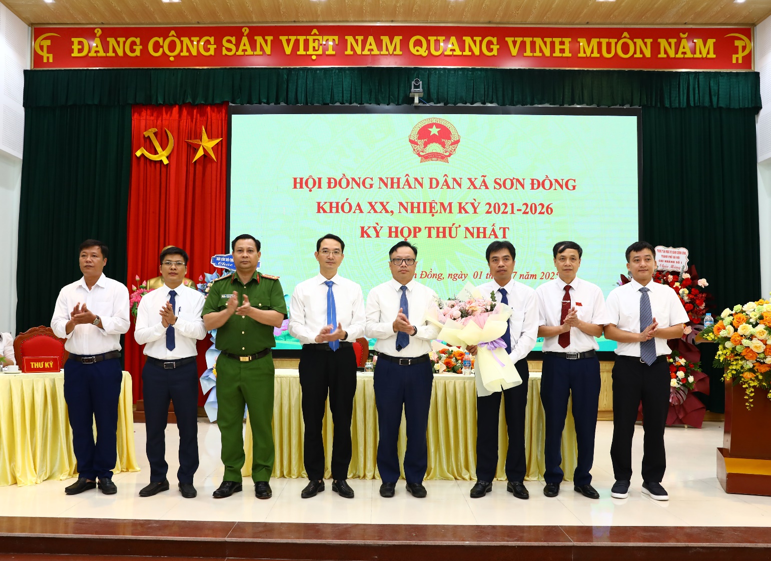 Kỳ họp thứ Nhất, HĐND xã Sơn Đồng khóa XX thông qua 7 Nghị quyết liên quan đến công tác tổ chức bộ máy, nhân sự- Ảnh 5.