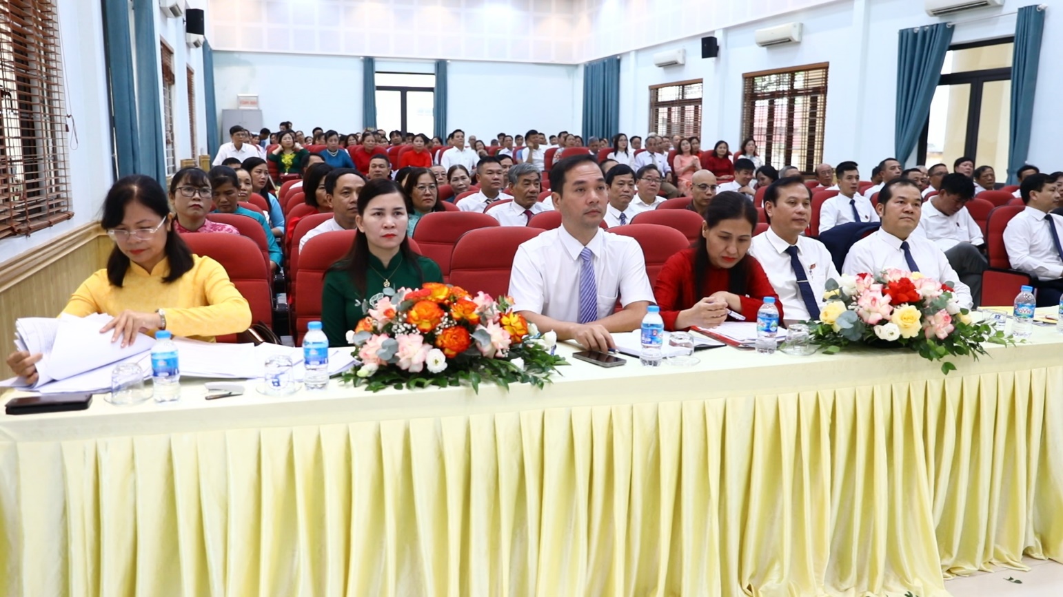 Kỳ họp thứ Nhất, HĐND xã Sơn Đồng khóa XX thông qua 7 Nghị quyết liên quan đến công tác tổ chức bộ máy, nhân sự- Ảnh 7.