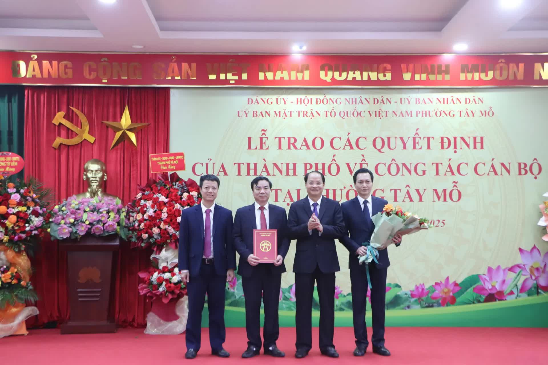 Phường Tây Mỗ công bố quyết định nhân sự, sẵn sàng vận hành mô hình chính quyền 2 cấp- Ảnh 3.