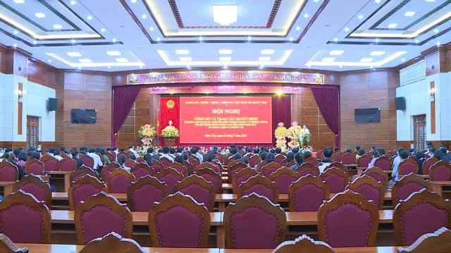 Phúc thọ: Công bố các Nghị quyết, Quyết định về tổ chức bộ máy và công tác cán bộ trong ngày làm việc đầu tiên- Ảnh 2.