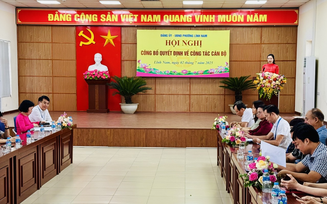 Phường Lĩnh Nam công bố các quyết định về công tác cán bộ