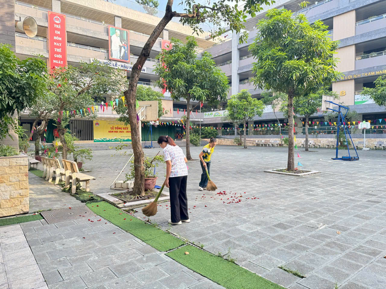 TRƯỜNG TIỂU HỌC AN HÒA HƯỞNG ỨNG TỔNG VỆ SINH MÔI TRƯỜNG CHÀO MỪNG ĐẠI HỘI ĐẢNG- Ảnh 4.