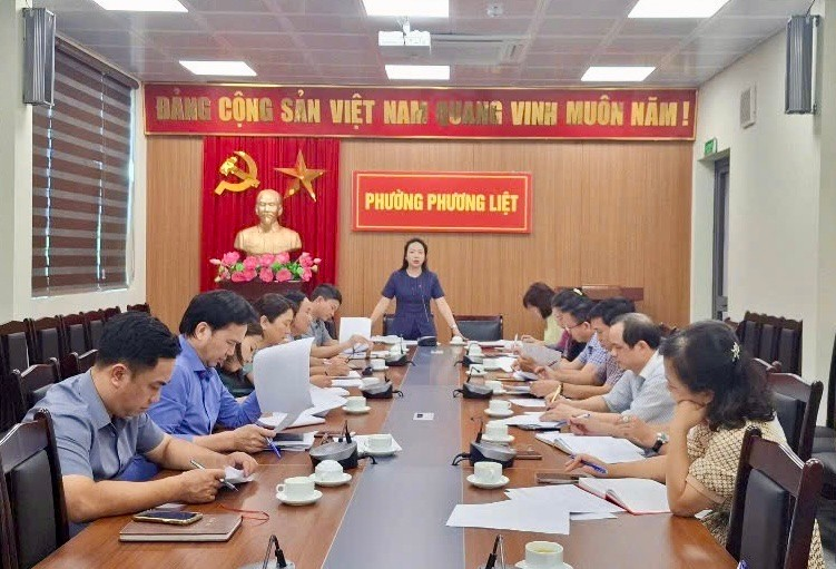 Họp Tiểu ban Tuyên truyền khánh tiết và Tổ chức phục vụ Đại hội Đảng bộ phường nhiệm kỳ 2025-2030- Ảnh 1.
