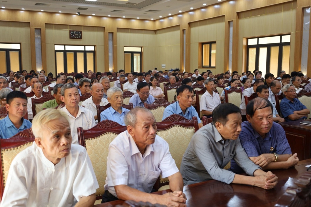 C:\Users\ADMIN\Downloads\Lọc ảnh Hội nghị MTTQ\đại biểu thôn.JPG