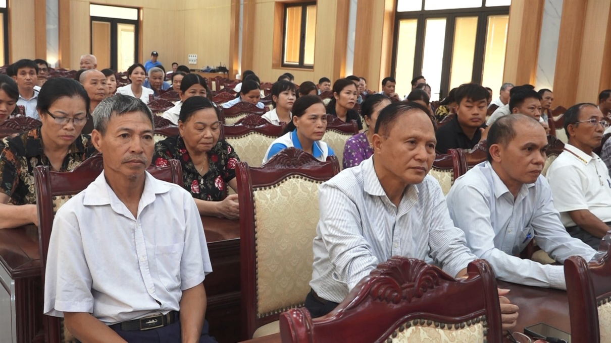 C:\Users\ADMIN\Downloads\Lọc ảnh Hội nghị MTTQ\Đb1.jpg