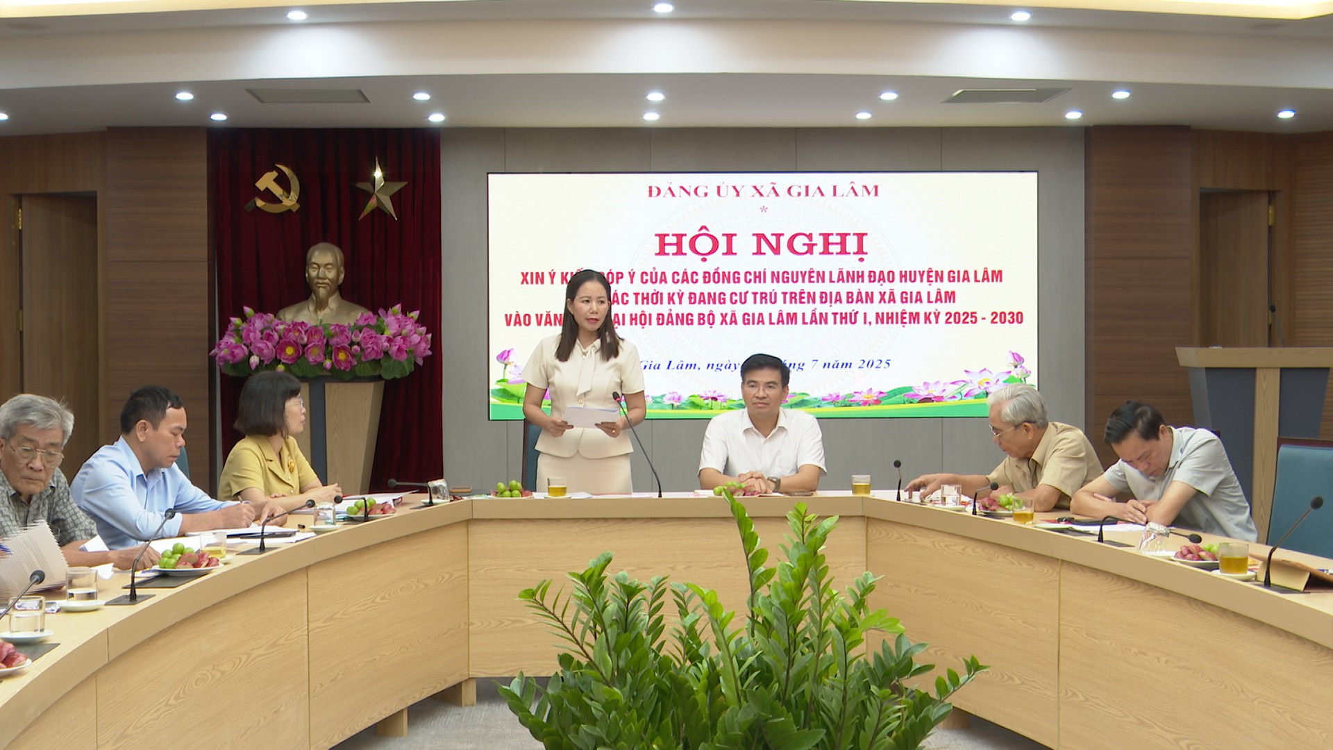 Hội nghị xin ý kiến góp ý của nguyên lãnh đạo Huyện Gia Lâm vào dự thảo văn kiện Đại hội Đảng bộ xã Gia Lâm lần thứ I, nhiệm kỳ 2025-2030- Ảnh 2.