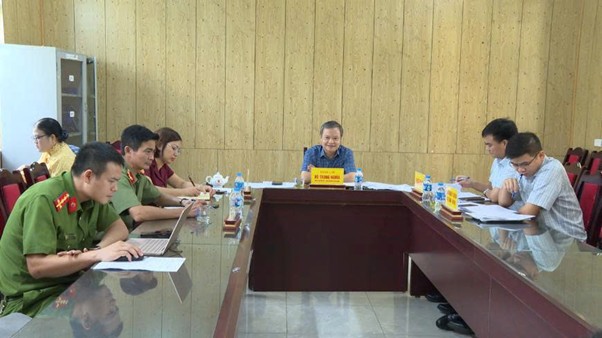 Đồng chí Hồ Trung Nghĩa - Phó Bí thư Đảng ủy, Chủ tịch UBND xã An Khánh tiếp công dân định kỳ- Ảnh 2.
