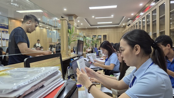 Đoàn thanh niên xã Hoài Đức ra quân hỗ trợ tại các Điểm phục vụ hành chính công- Ảnh 4.
