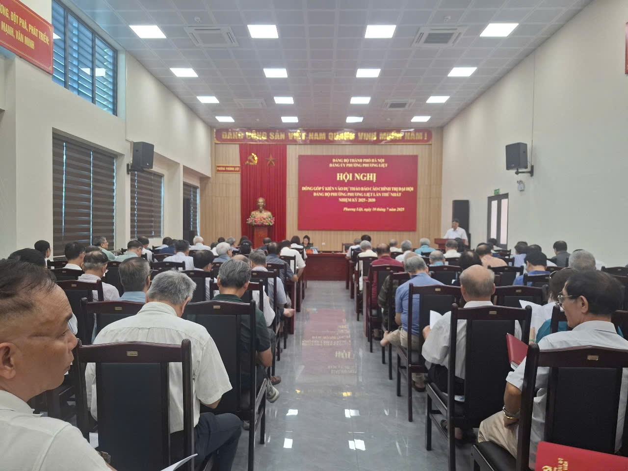 Hội nghị lấy ý kiến tham gia vào dự thảo báo cáo chính trị trình Đại hội Đảng bộ phường Phương Liệt lần thứ I, nhiệm kỳ 2025-2030- Ảnh 1.