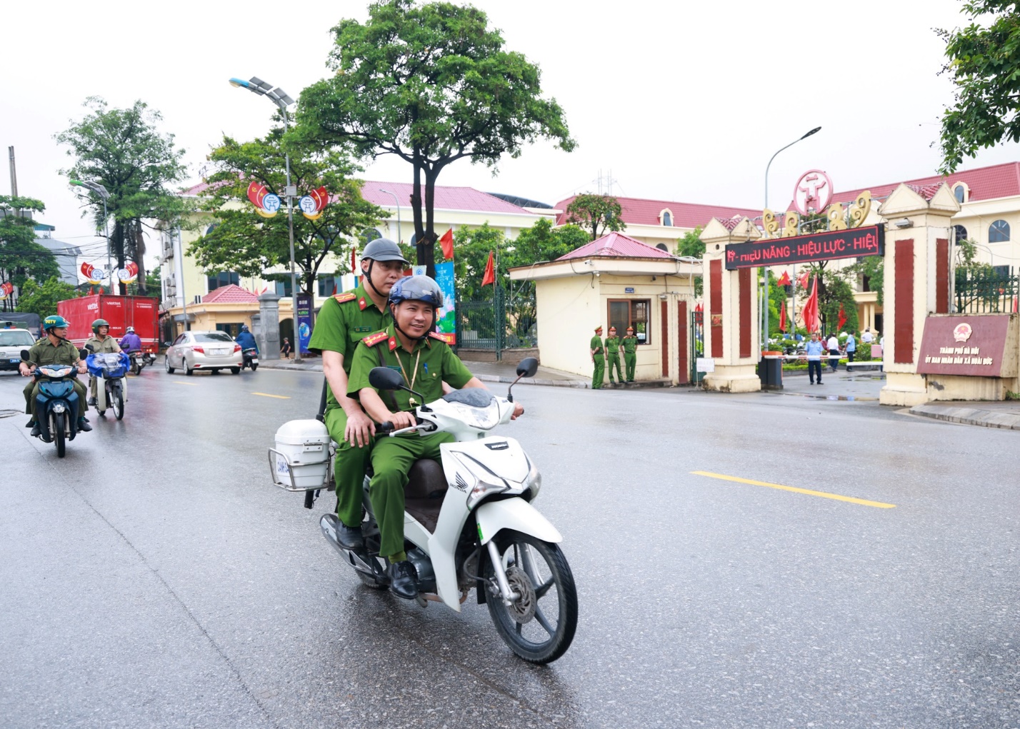 Bảo đảm trật tự đô thị, an toàn giao thông và phòng cháy chữa cháy vì cuộc sống bình yên của nhân dân- Ảnh 2.