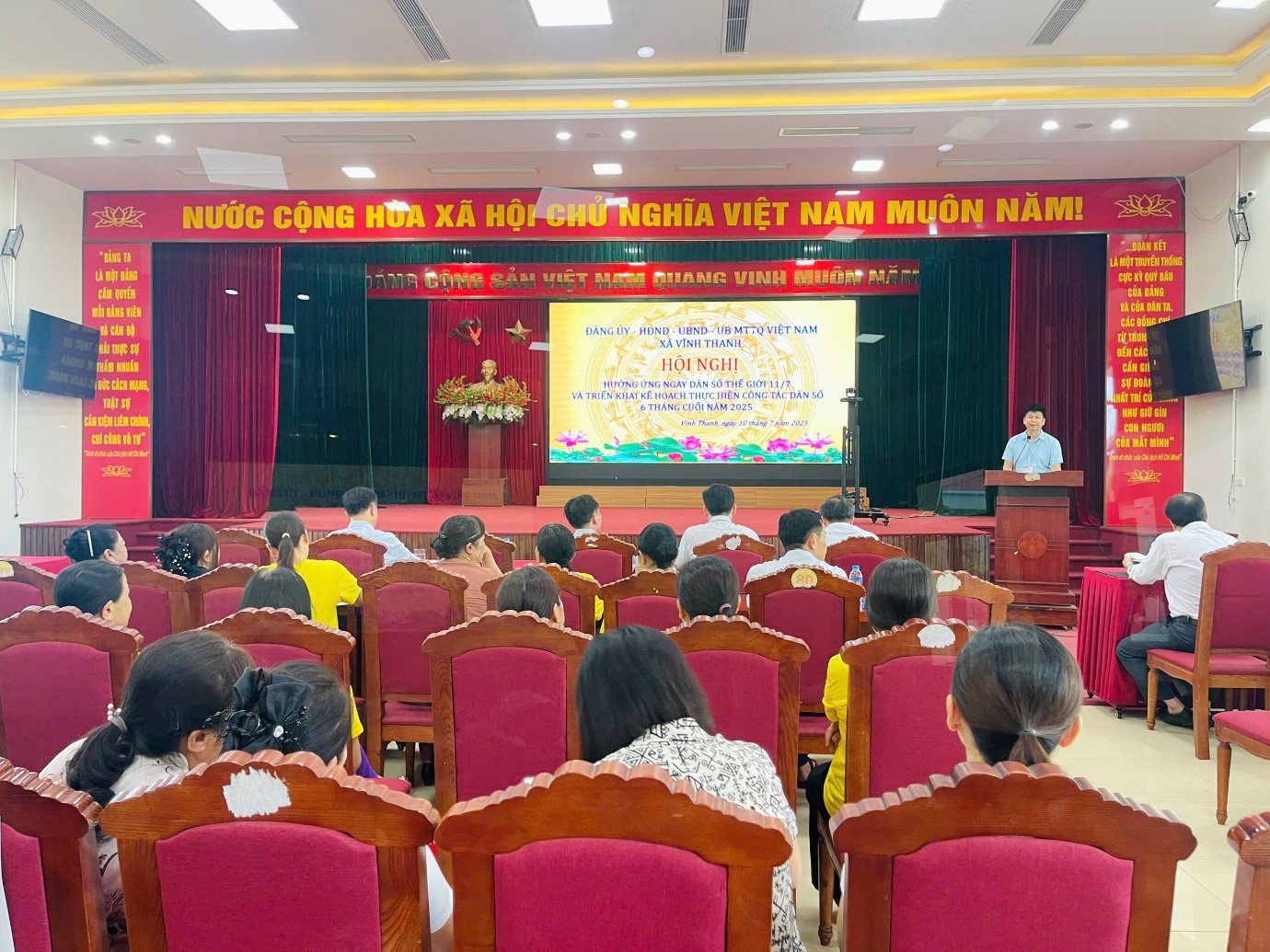 Xã Vĩnh Thanh tổ chức hội nghị hưởng ứng Ngày Dân số Thế giới 11/7, triển khai nhiệm vụ công tác dân số 6 tháng cuối năm 2025.- Ảnh 1.