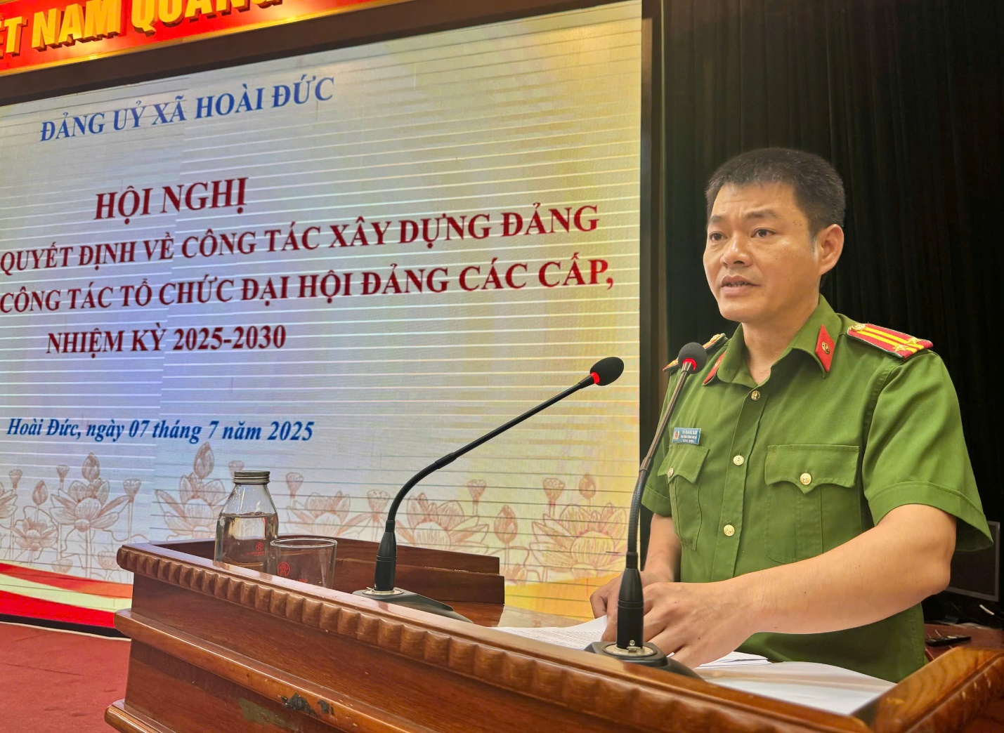 Đảng bộ xã Hoài Đức tổ chức hội nghị công bố các Quyết định về công tác xây dựng Đảng và triển khai kế hoạch tổ chức Đại hội Đảng bộ cấp cơ sở- Ảnh 4.