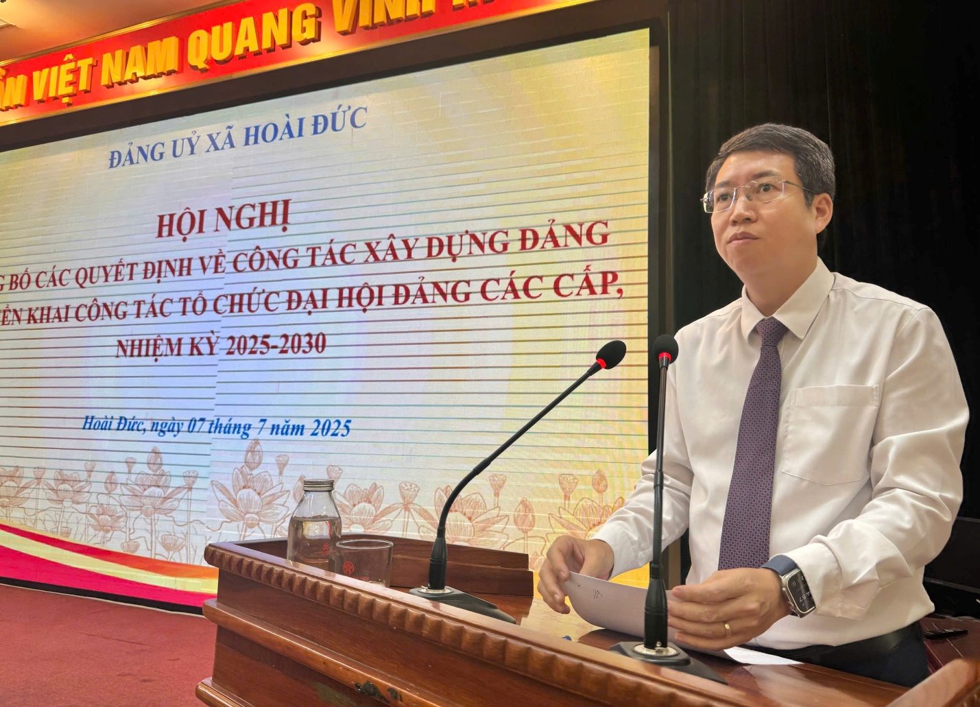 Đảng bộ xã Hoài Đức tổ chức hội nghị công bố các Quyết định về công tác xây dựng Đảng và triển khai kế hoạch tổ chức Đại hội Đảng bộ cấp cơ sở- Ảnh 6.