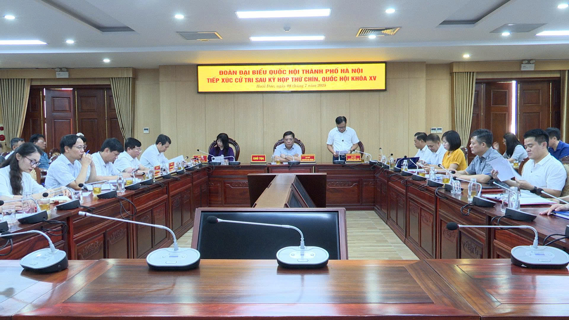 Đoàn đại biểu Quốc Hội thành phố Hà Nội (đơn vị bầu cử số 5) tiếp xúc cử tri 11 xã, phường sau kỳ họp thứ 9, Quốc Hội khóa XV- Ảnh 1.