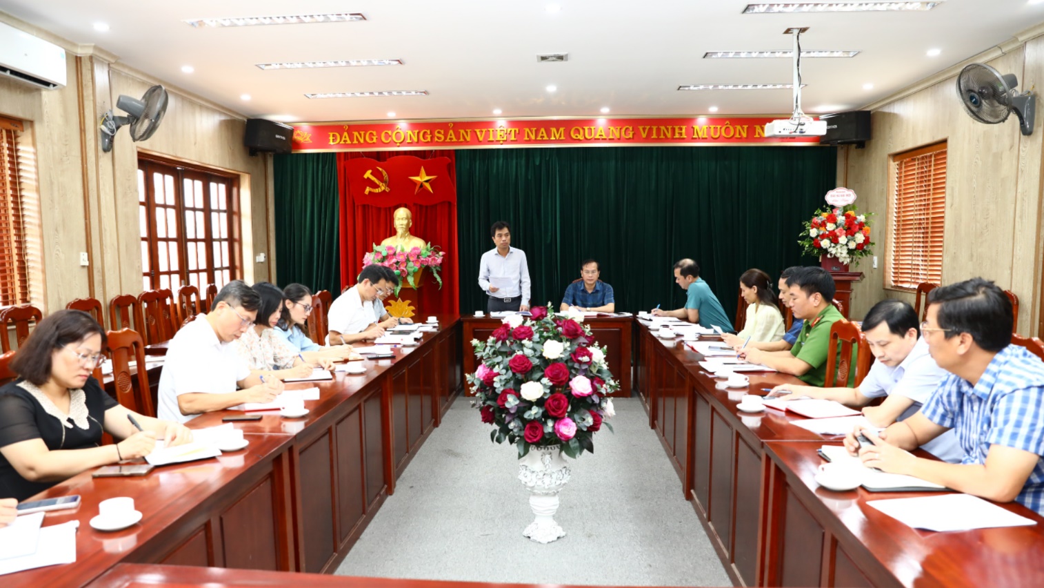 Đồng chí Phạm Gia Lộc chủ trì Giao ban Tiểu ban phục vụ Đại hội Đảng bộ xã nhiệm kỳ 2025-2030- Ảnh 1.