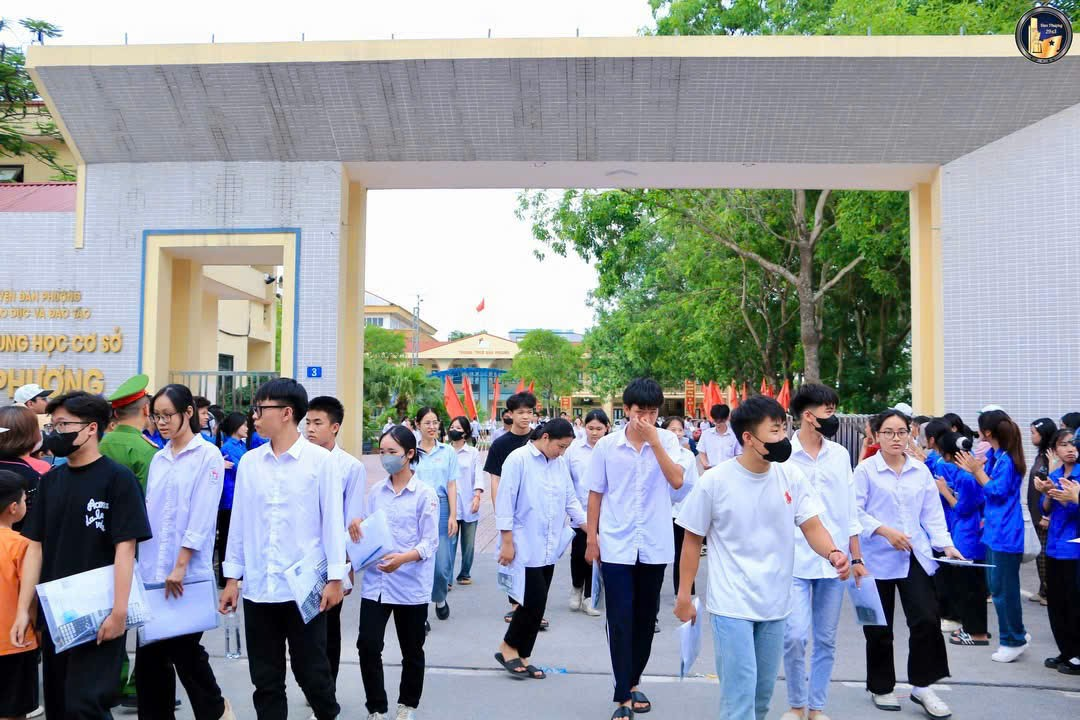 Xã Đan Phượng tỷ lệ học sinh đỗ vào lớp 10 THPT công lập đạt 93,99%.- Ảnh 2.