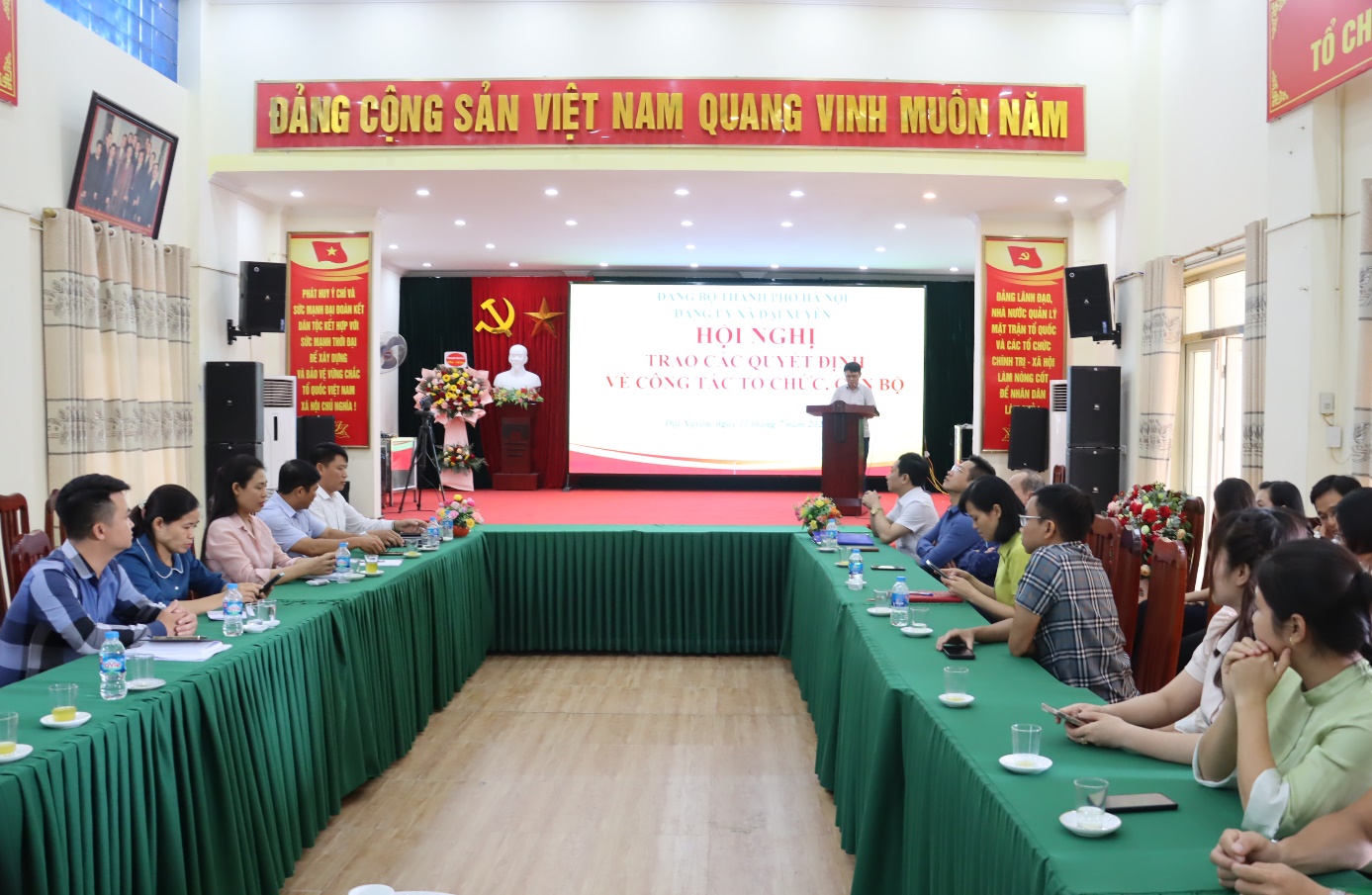Hội nghị trao Quyết định công tác cán bộ và tổ chức cơ sở Đảng- Ảnh 1.