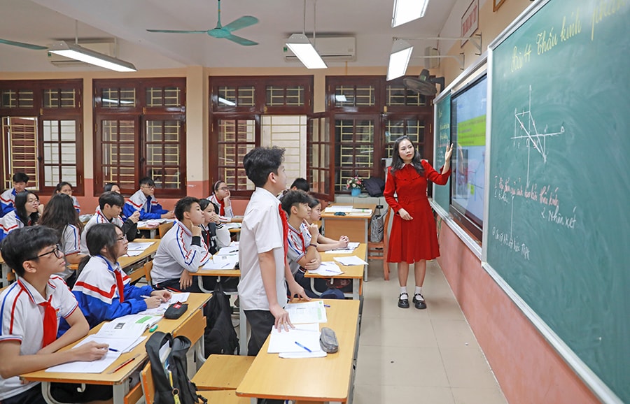 Miễn học phí, hỗ trợ bữa trưa - Dấu ấn năm học mới- Ảnh 2.