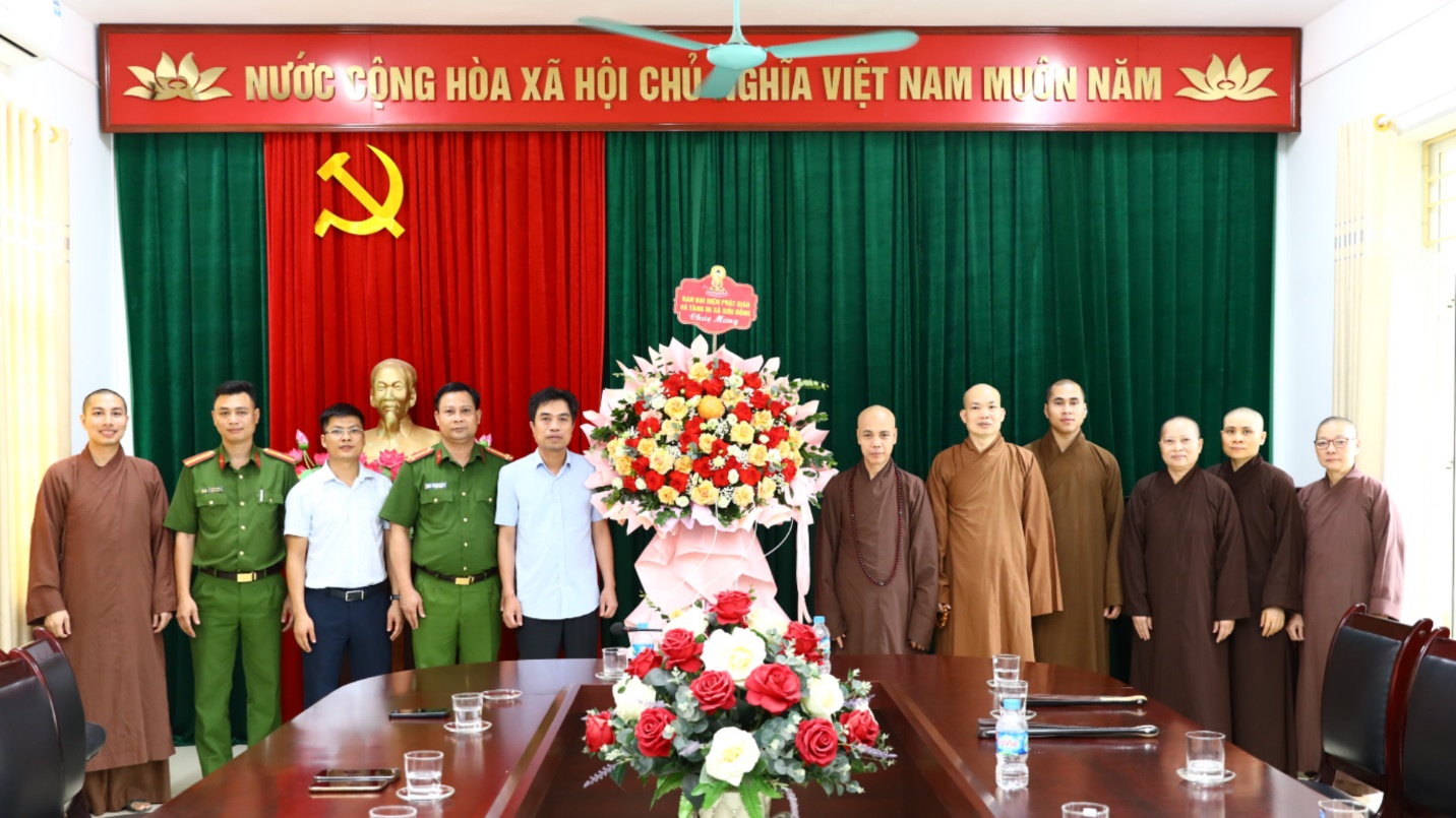 Ban đại diện Phật giáo xã chúc mừng lãnh đạo xã chúc mừng cấp ủy, chính quyền xã Sơn Đồng (mới)- Ảnh 1.