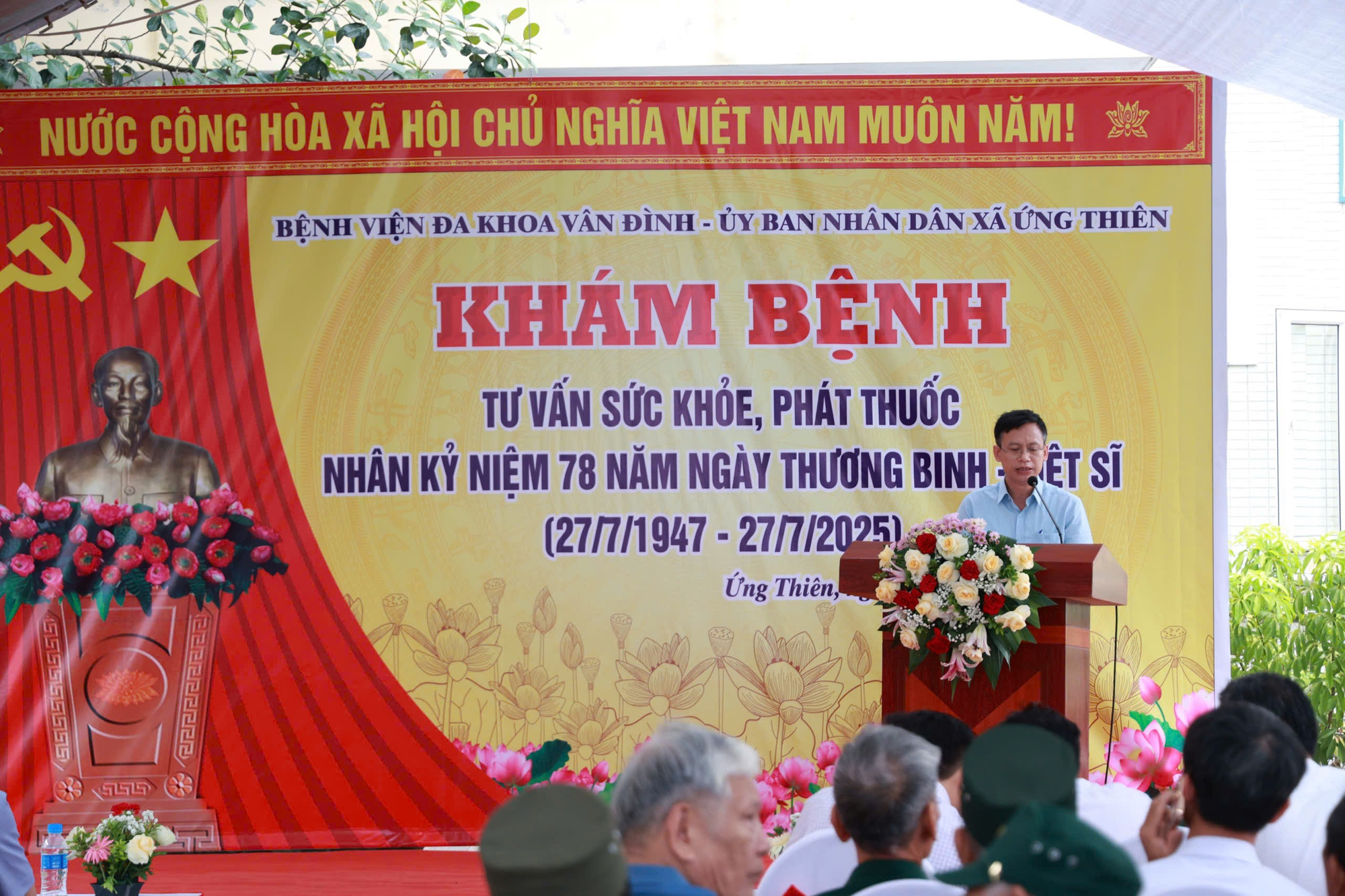 Khám bệnh, tư vấn sức khoẻ, cấp thuốc và tặng quà cho người có công với cách mạng tại xã Ứng Thiên- Ảnh 3.