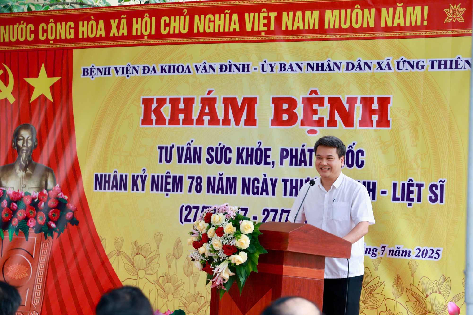 Khám bệnh, tư vấn sức khoẻ, cấp thuốc và tặng quà cho người có công với cách mạng tại xã Ứng Thiên- Ảnh 4.