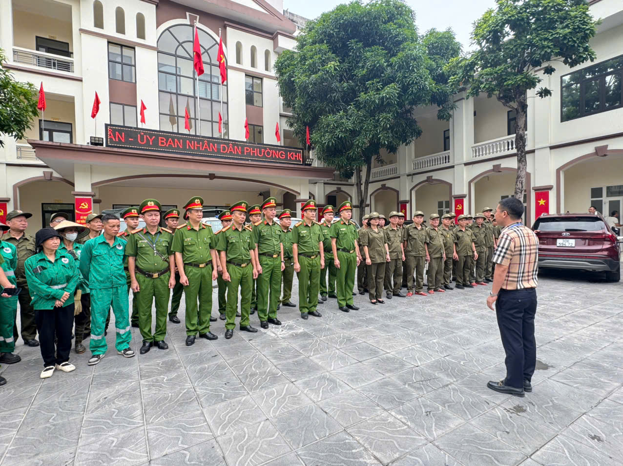 Khương Đình: Ra quân xử lý vi phạm trật tự đô thị, trật tự công cộng, vệ sinh môi trường- Ảnh 1.