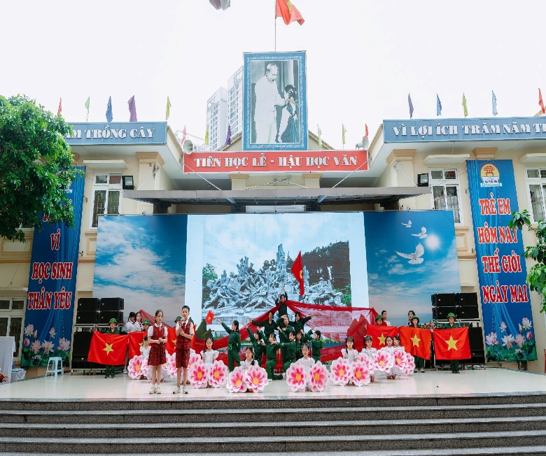 TRƯỜNG TIỂU HỌC NAM TRUNG YÊN - Điểm sáng trong phong trào xây dựng “Thư viện thân thiện”- Ảnh 2.