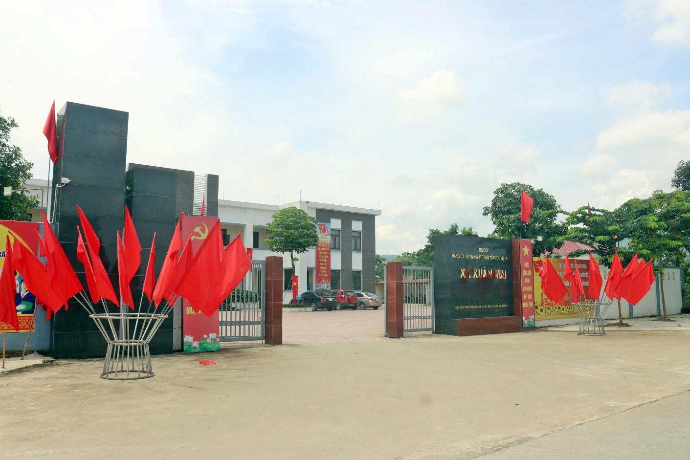 C:\Users\May tinh Loc Ninh\Downloads\z6773232213032_1b71ac4e3026530a00d75b59c0c91b2d.jpg