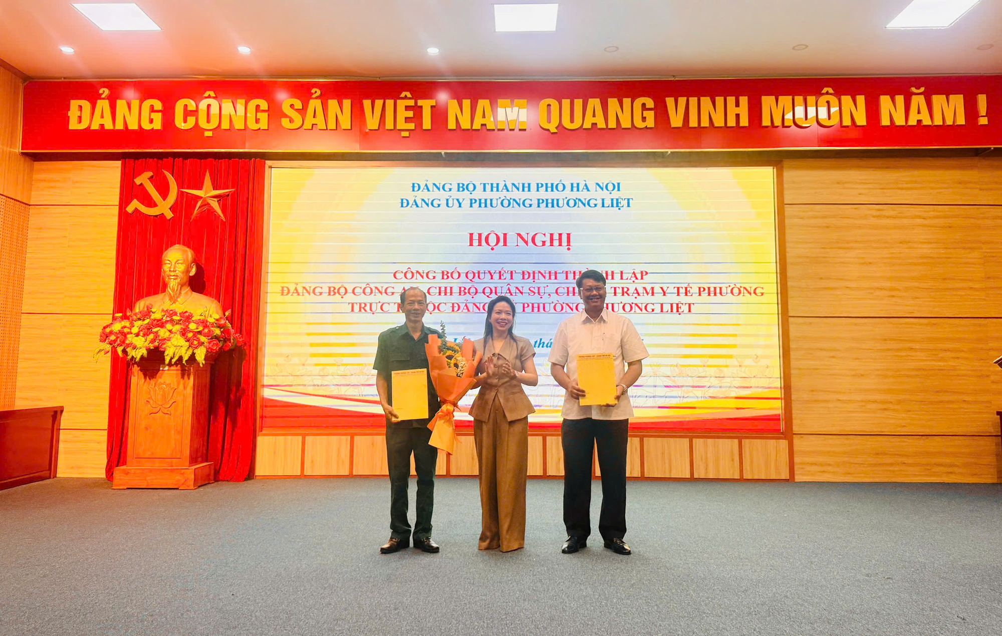 Hội nghị công bố, trao Quyết định thành lập Đảng bộ Công an, Chi bộ Quân sự và Chi bộ Trạm Y tế phường Phương Liệt- Ảnh 4.