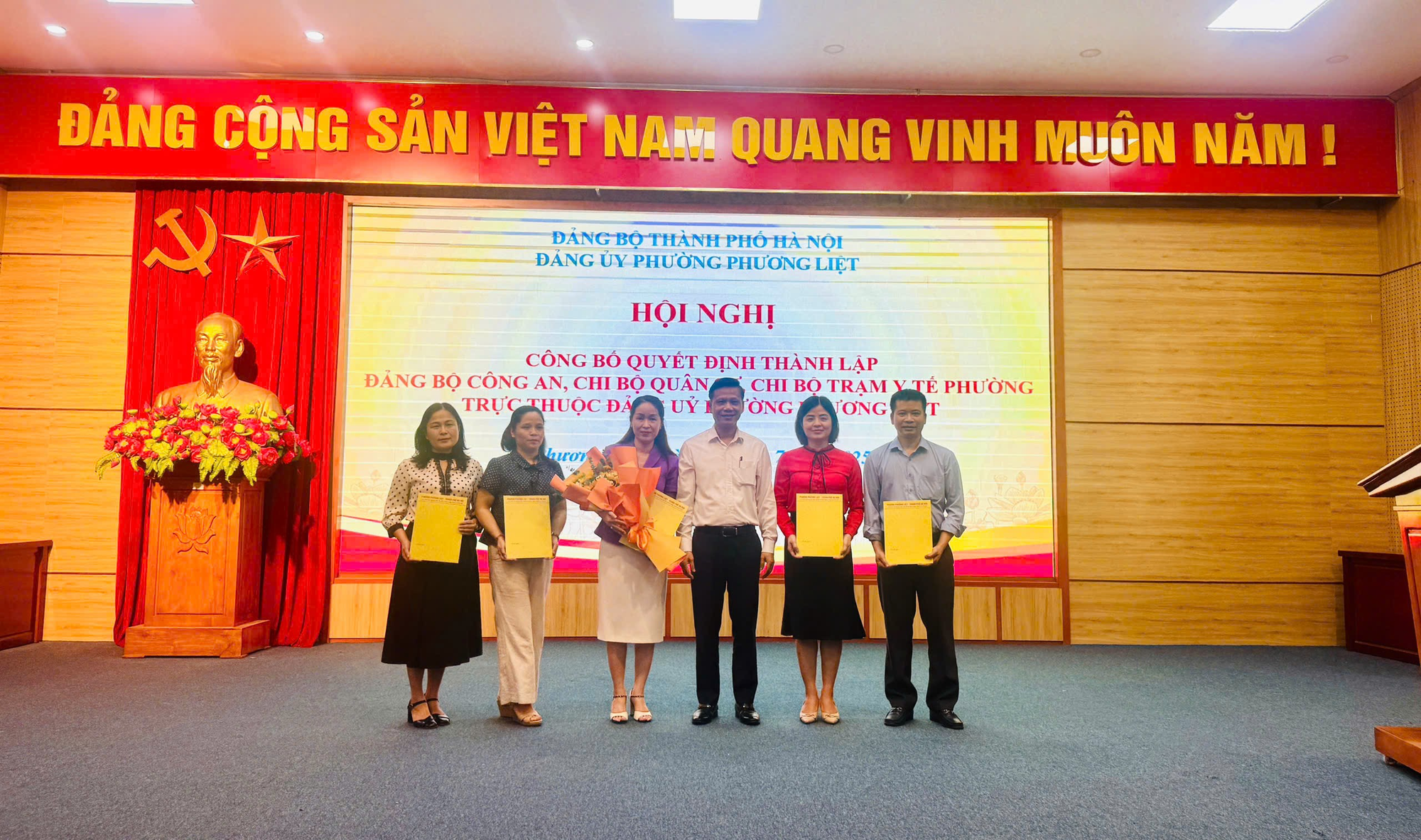 Hội nghị công bố, trao Quyết định thành lập Đảng bộ Công an, Chi bộ Quân sự và Chi bộ Trạm Y tế phường Phương Liệt- Ảnh 5.