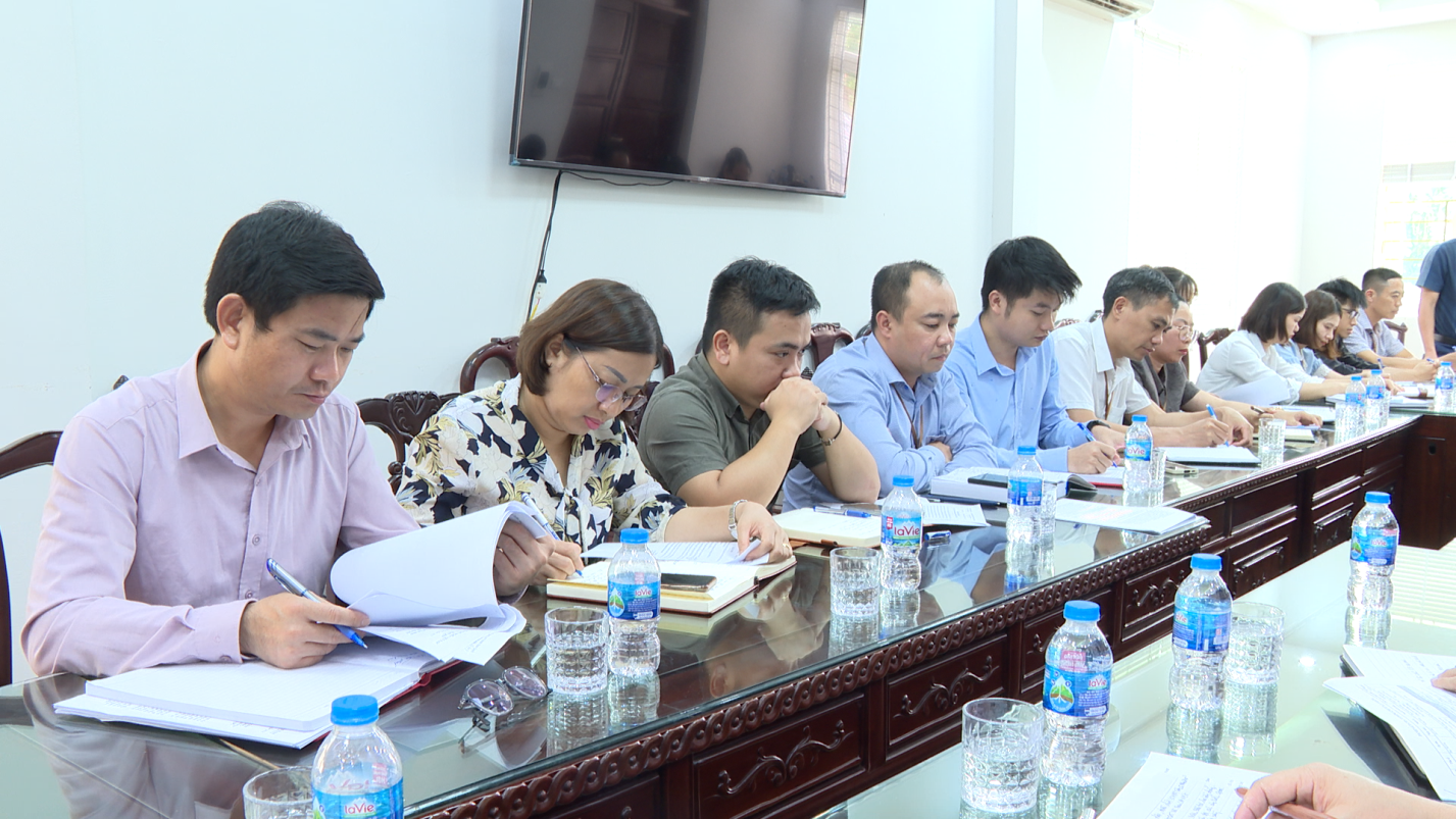 Đồng chí Hồ Trung Nghĩa - Phó Bí thư Đảng ủy, Chủ tịch UBND xã An Khánh làm việc với phòng Kinh tế - Ảnh 1.