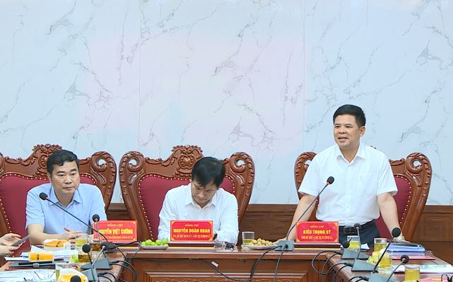 Hội nghị xin ý kiến đóng góp vào dự thảo Báo cáo chính trị trình Đại hội đại biểu Đảng bộ xã Phúc Thọ nhiệm kỳ 2025-2030- Ảnh 4.