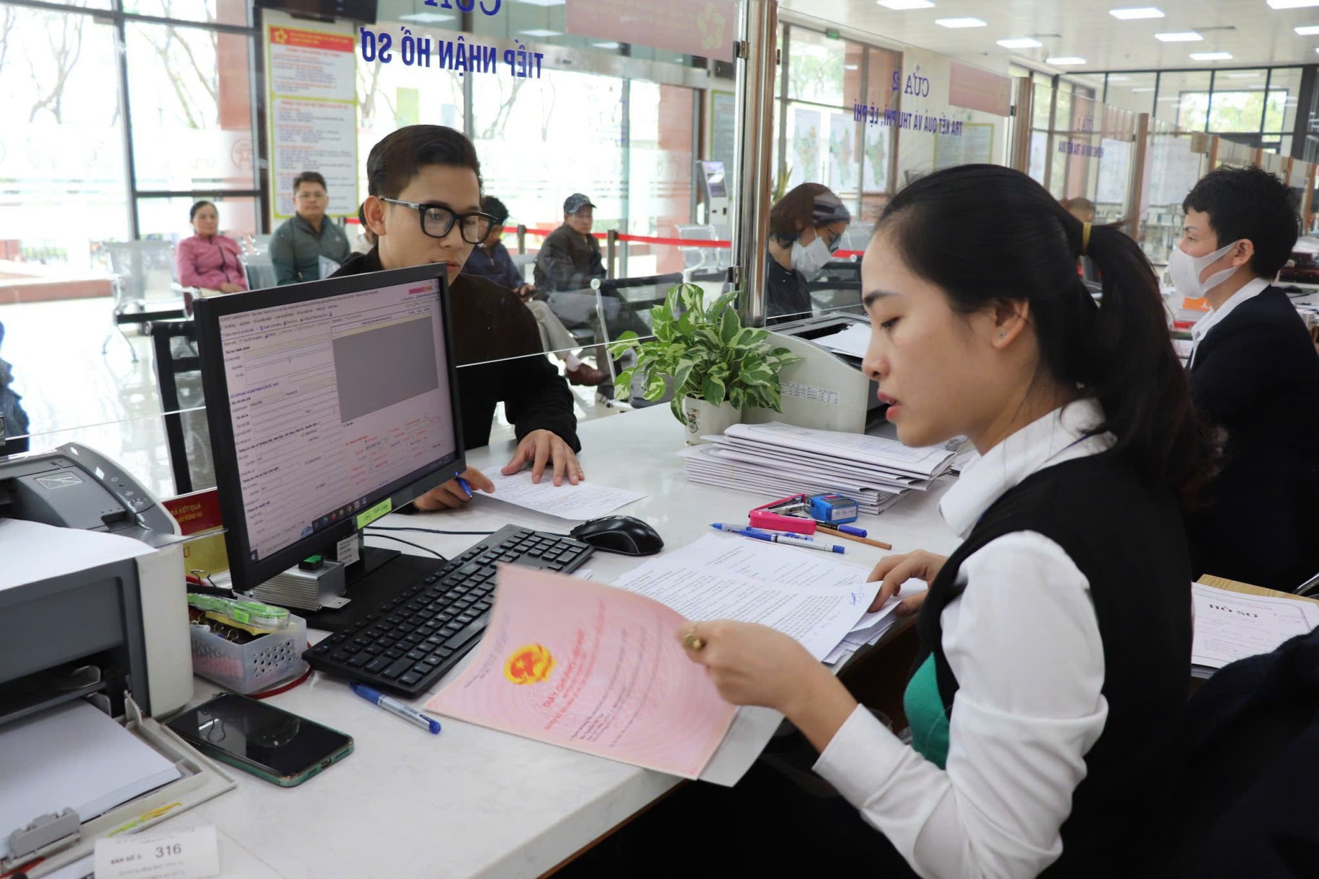 Ban hành sổ tay hướng dẫn quản lý đất đai trong mô hình chính quyền địa phương hai cấp- Ảnh 3.
