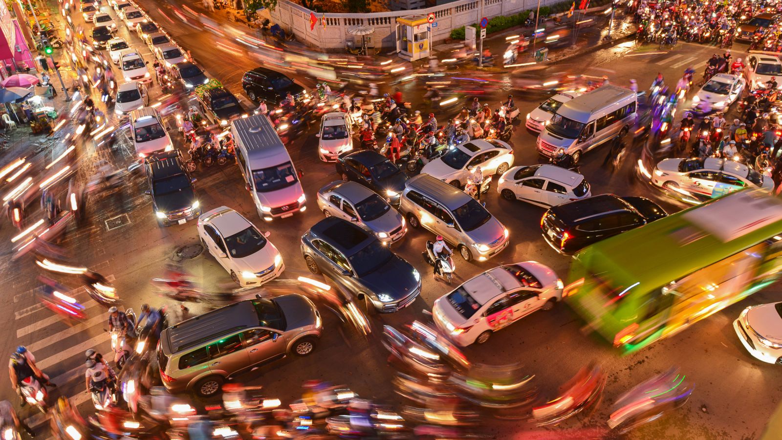 Phổ cập phương tiện xanh, Hà Nội xem xét tăng lệ phí trước bạ đối với xe xăng- Ảnh 1.