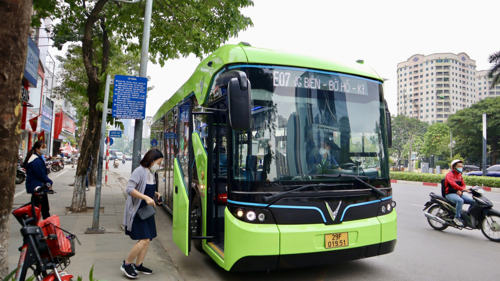 Phổ cập phương tiện xanh, Hà Nội xem xét tăng lệ phí trước bạ đối với xe xăng- Ảnh 2.