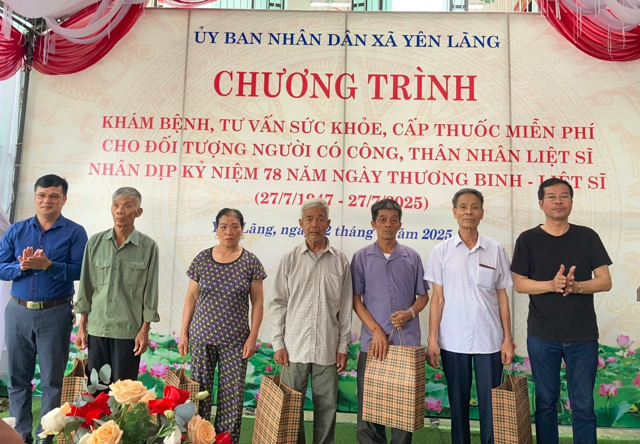 XÃ YÊN LÃNG TỔ CHỨC KHÁM BỆNH, TƯ VẤN SỨC KHỎE, CẤP THUỐC MIỄN PHÍ CHO CÁC ĐỐI TƯỢNG CHÍNH SÁCH NHÂN DỊP KỶ NIỆM 78 NĂM NGÀY THƯƠNG BINH - LIỆT SĨ (27/7/1947 – 27/7/2025).- Ảnh 3.