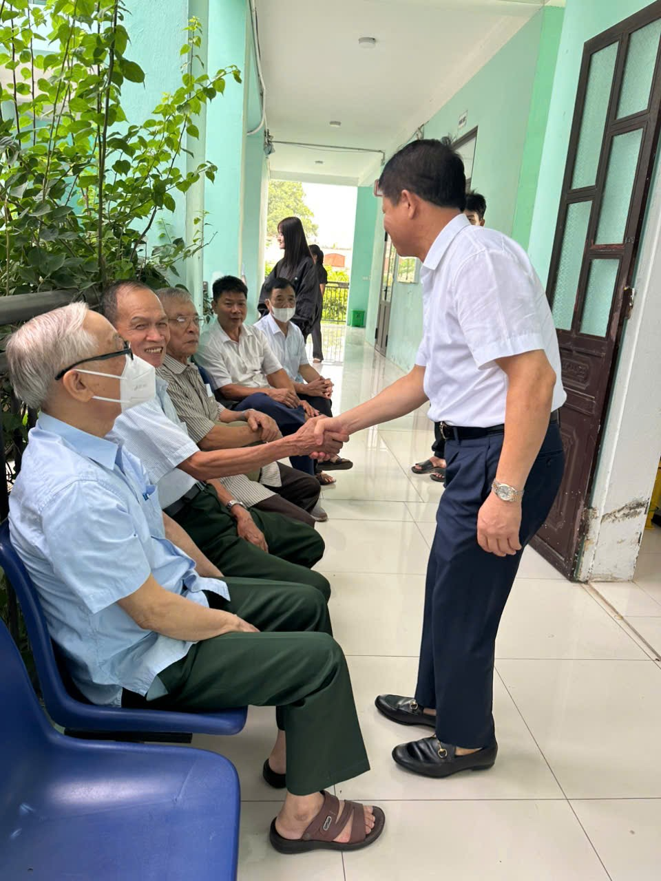 XÃ YÊN LÃNG TỔ CHỨC KHÁM BỆNH, TƯ VẤN SỨC KHỎE, CẤP THUỐC MIỄN PHÍ CHO CÁC ĐỐI TƯỢNG CHÍNH SÁCH NHÂN DỊP KỶ NIỆM 78 NĂM NGÀY THƯƠNG BINH - LIỆT SĨ (27/7/1947 – 27/7/2025).- Ảnh 7.
