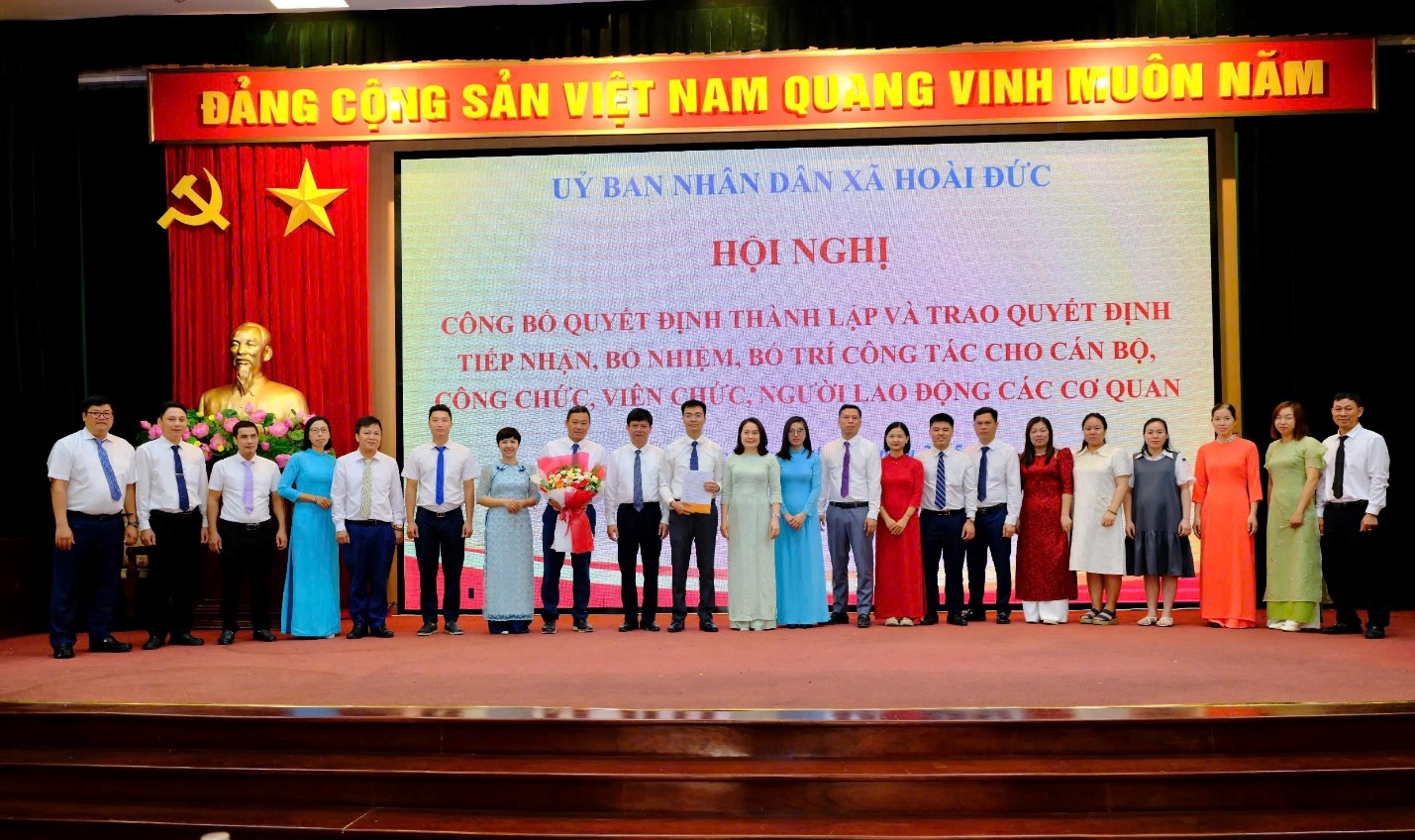 Xã Hoài Đức: Đảm bảo bộ máy mới với yêu cầu “chất” và “lượng”- Ảnh 2.