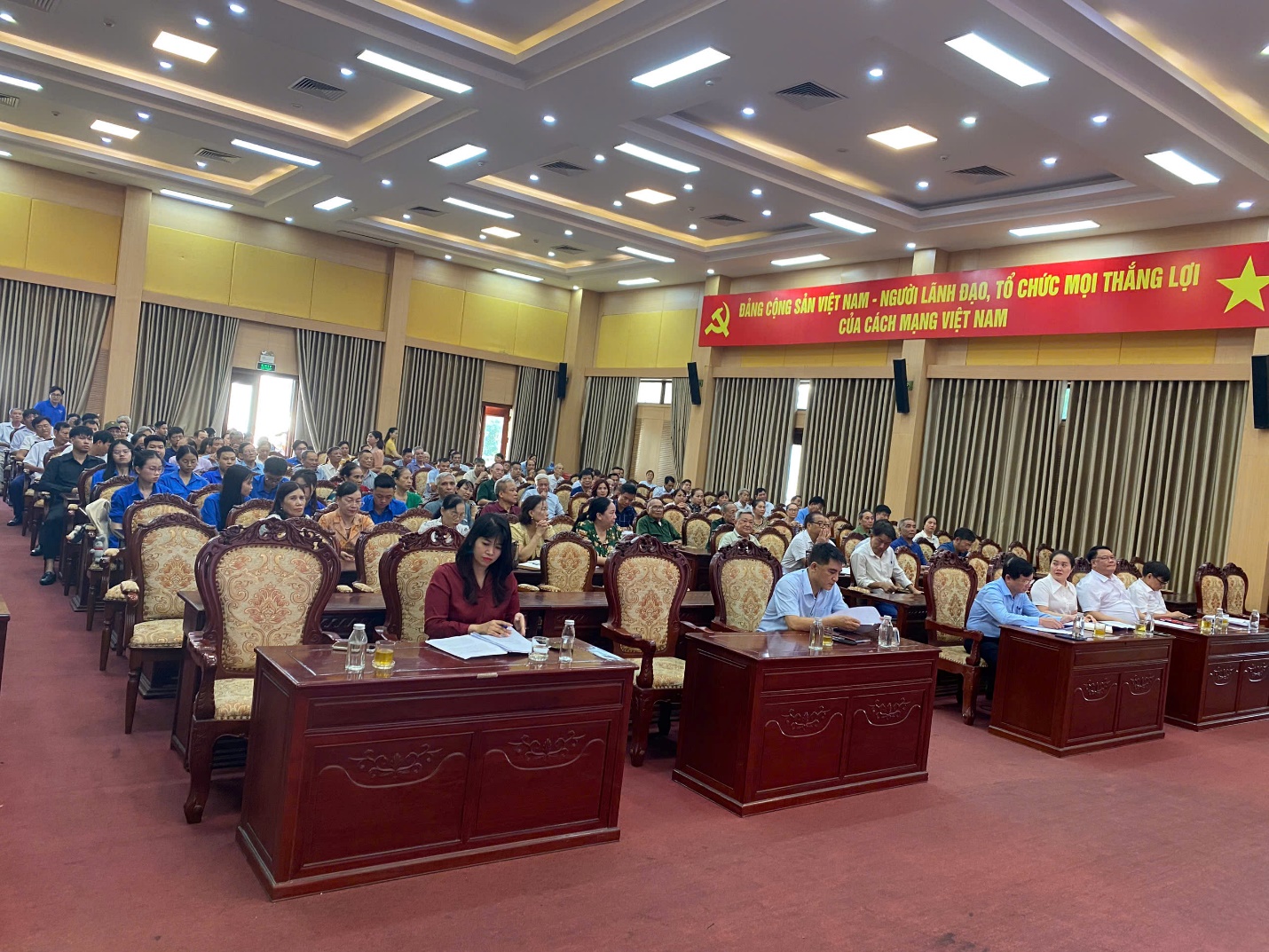 Ban thường trực Uỷ ban MTTQ Việt Nam xã Hoài Đức tổ chức hội nghị gặp mặt các đồng chí Trưởng ban Mặt trận, trưởng các đoàn thể ở thôn, tổ dân phố triển khai nhiệm vụ 6 tháng cuối năm 2025- Ảnh 1.