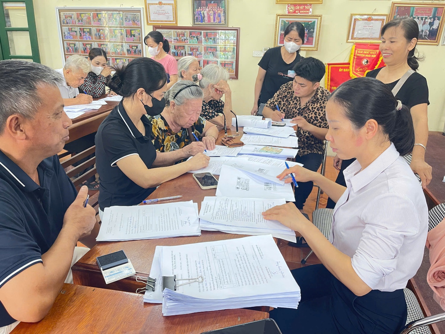 Phòng Văn hóa - Xã hội xã Hoài Đức triển khai kê khai hồ sơ đề nghị hưởng trợ cấp hưu trí xã hội trên địa bàn xã Hoài Đức- Ảnh 1.
