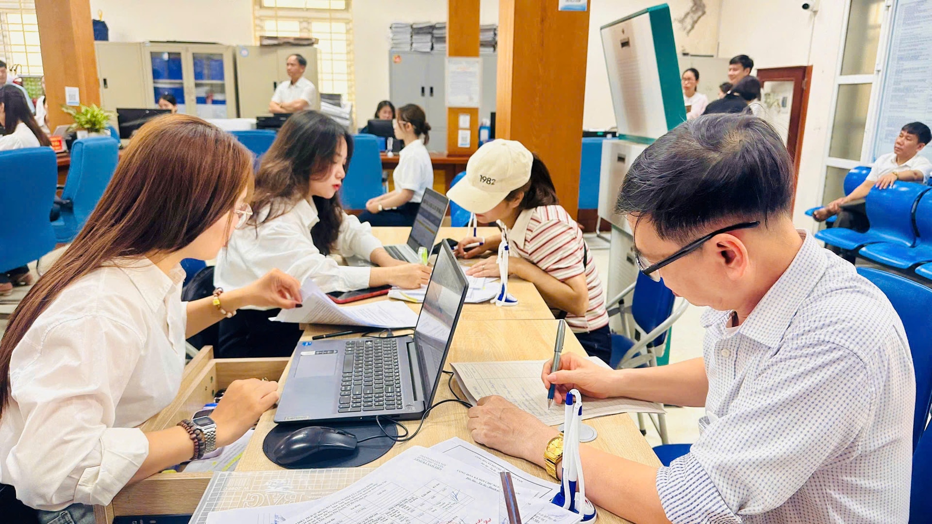 Ban hành sổ tay hướng dẫn quản lý đất đai trong mô hình chính quyền địa phương hai cấp- Ảnh 2.