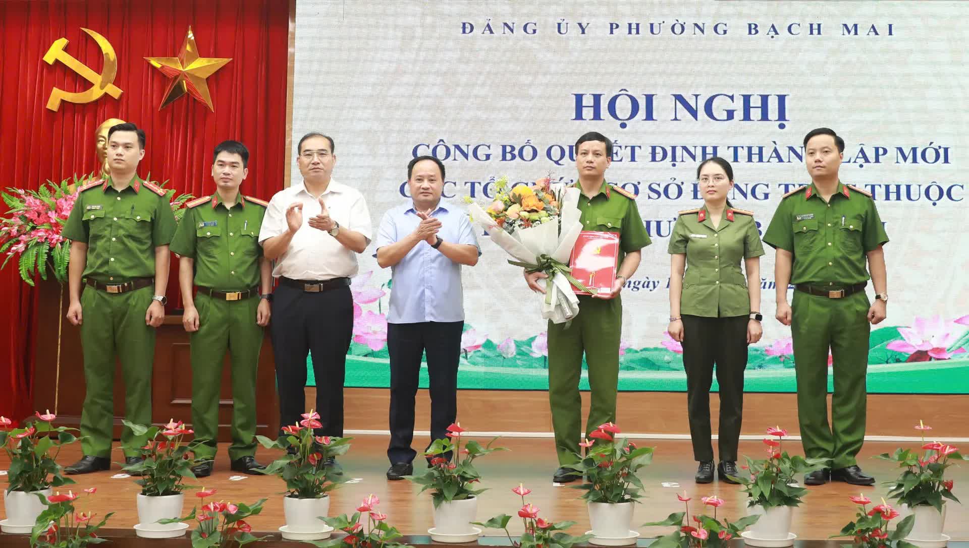 Hội nghị công bố quyết định thành lập, chỉ định nhân sự 6 tổ chức cơ sở đảng trực thuộc Đảng ủy Phường Bạch Mai- Ảnh 5.