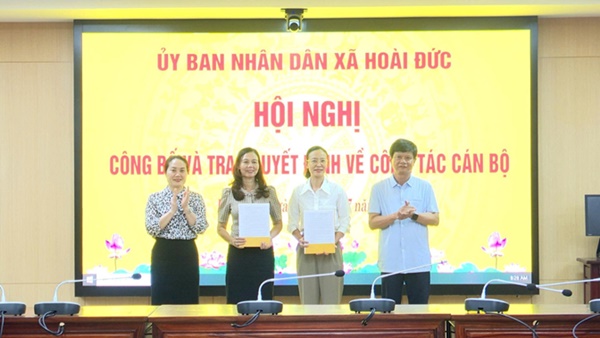UBND xã Hoài Đức tổ chức hội nghị công bố va trao quyết định về công tác cán bộ- Ảnh 3.