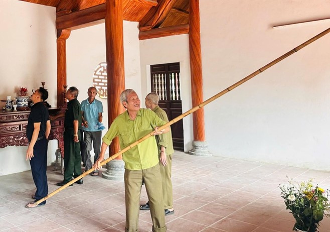 MTTQ xã Sơn Đồng và các tổ chức thành viên tổng vệ sinh, dọn dẹp, làm đẹp nghĩa trang liệt sĩ
- Ảnh 1.