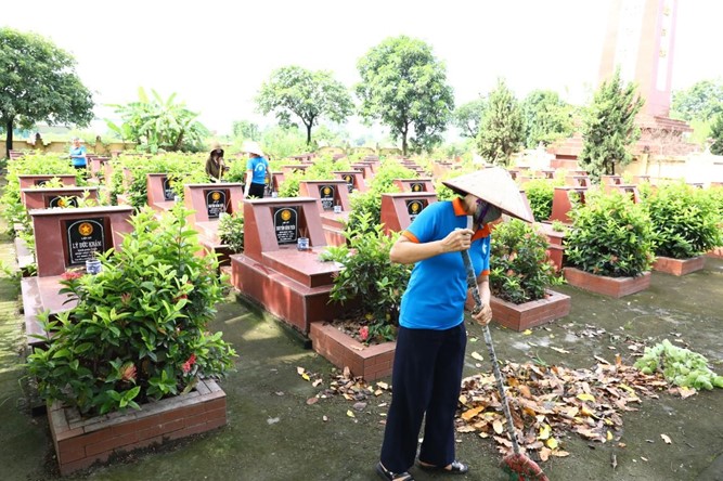 MTTQ xã Sơn Đồng và các tổ chức thành viên tổng vệ sinh, dọn dẹp, làm đẹp nghĩa trang liệt sĩ
- Ảnh 5.