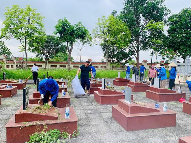 MTTQ xã Sơn Đồng và các tổ chức thành viên tổng vệ sinh, dọn dẹp, làm đẹp nghĩa trang liệt sĩ
- Ảnh 8.