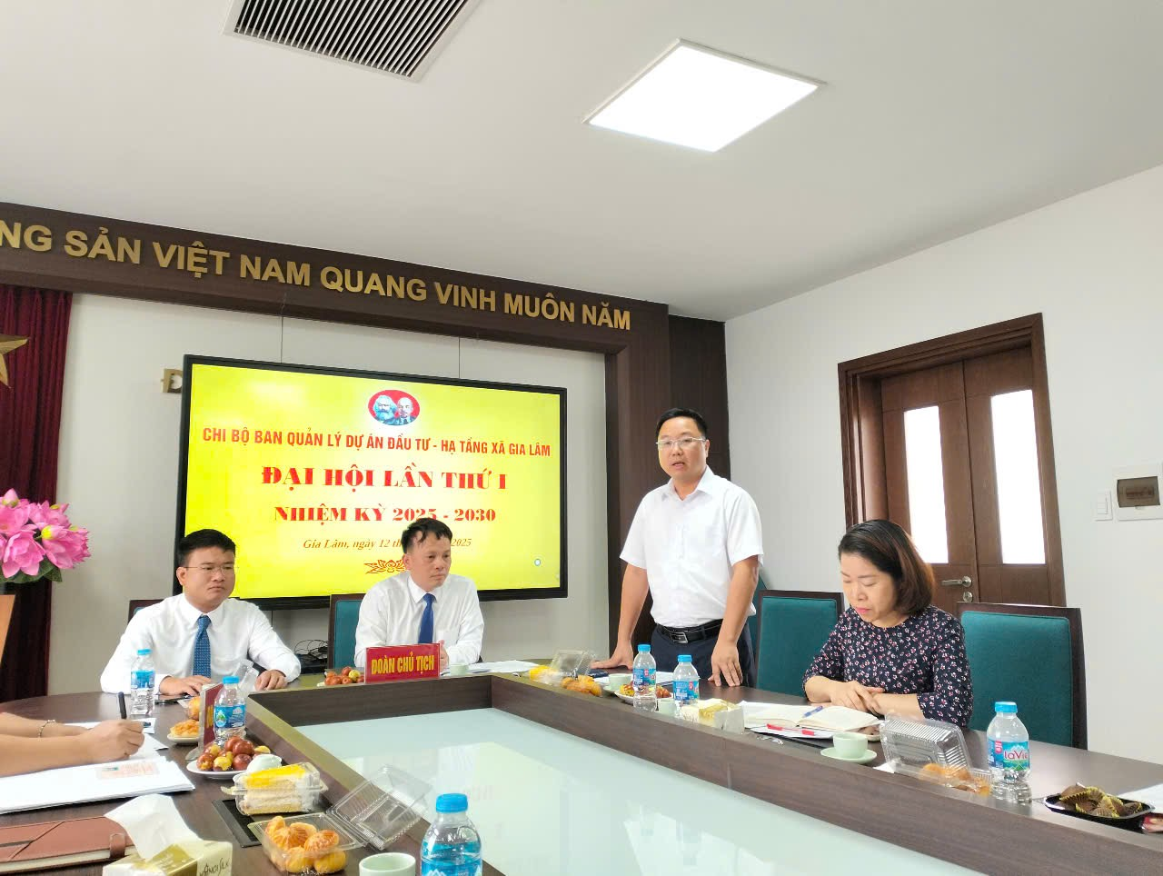 Đại hội chi bộ Chi bộ Ban quản lý Dự án đầu tư - hạ tầng xã Gia Lâm thành công tốt đẹp- Ảnh 2.