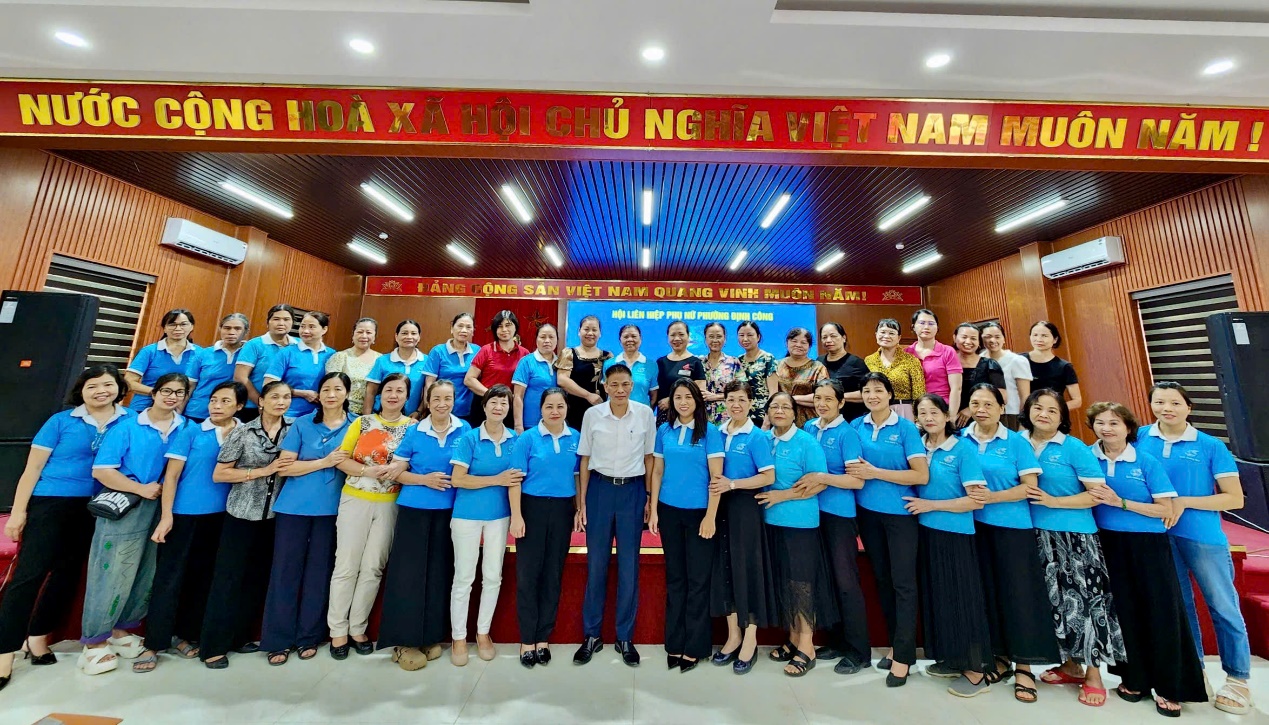 Hội Liên hiệp phụ nữ phường Định Công tổ chức hội nghị công bố các quyết định về công tác cán bộ, triển khai nhiệm vụ công tác 6 tháng cuối năm 2025- Ảnh 2.