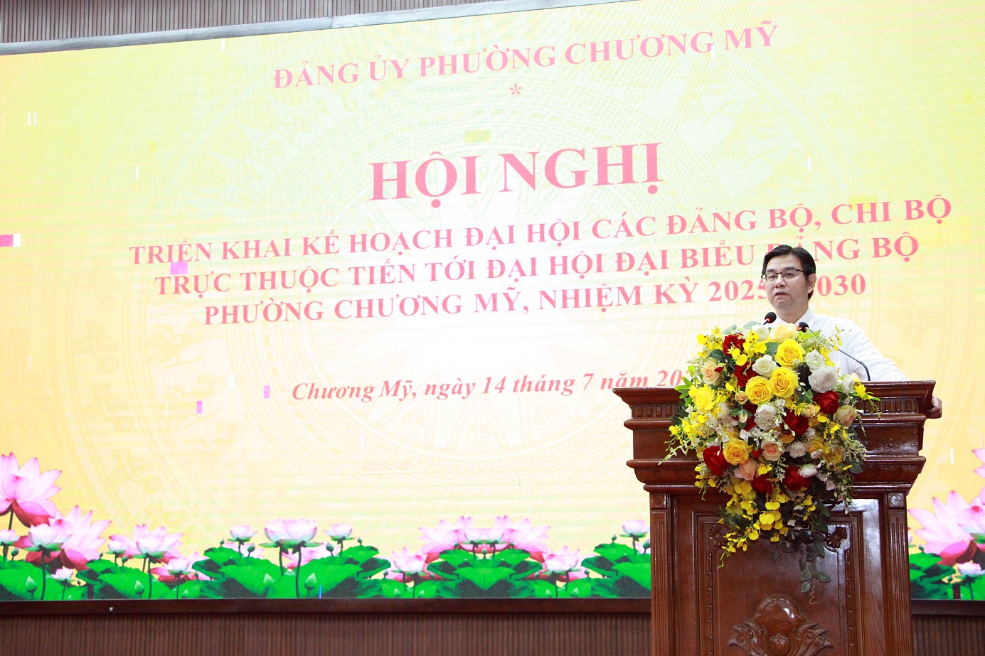 Chương Mỹ công bố và trao quyết định về công tác cán bộ; Triển khai kế hoạch Đại hội các Đảng bộ, Chi bộ trực thuộc tiến tới Đại hội đại biểu Đảng bộ phường Chương Mỹ lần thứ I, nhiệm kỳ 2025 - 2030- Ảnh 1.